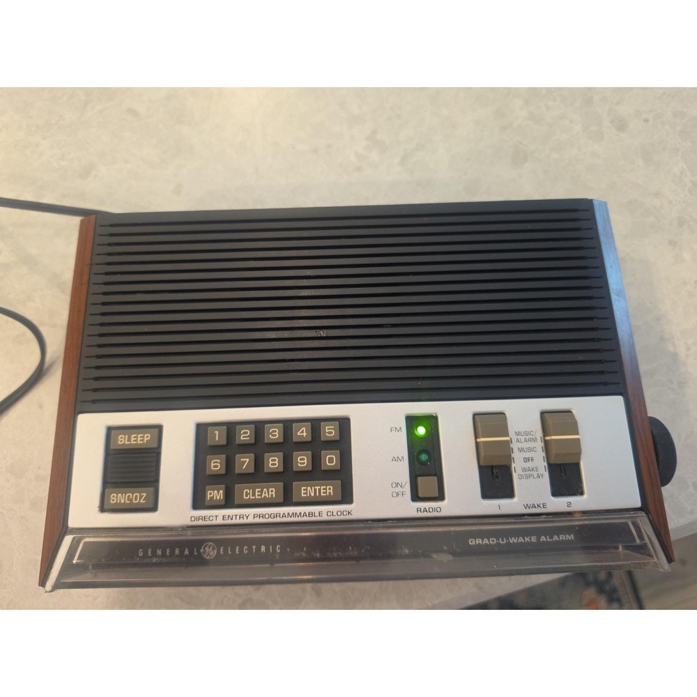 GE Grad-U-Wake Vintage Clock Radio AM/FM Alarm General Electric